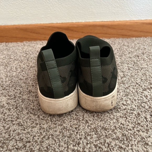 Steve Madden Green Slip On’s - Picture 4 of 7